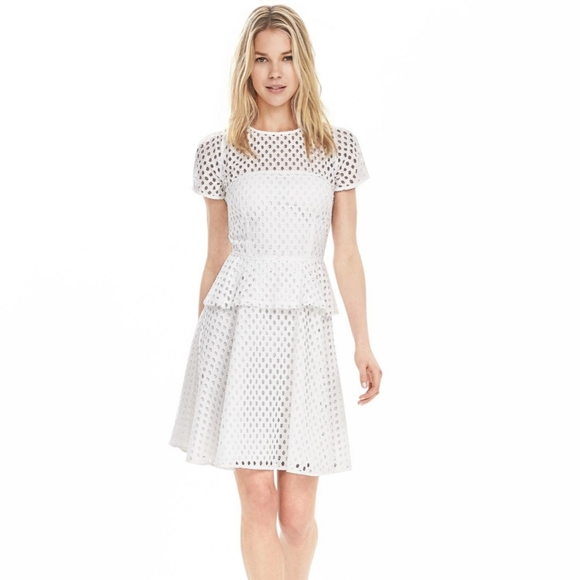 🎊HP🎊 Banana Republic White Lace Peplum Dress Kate Middleton Inspired - Picture 4 of 14